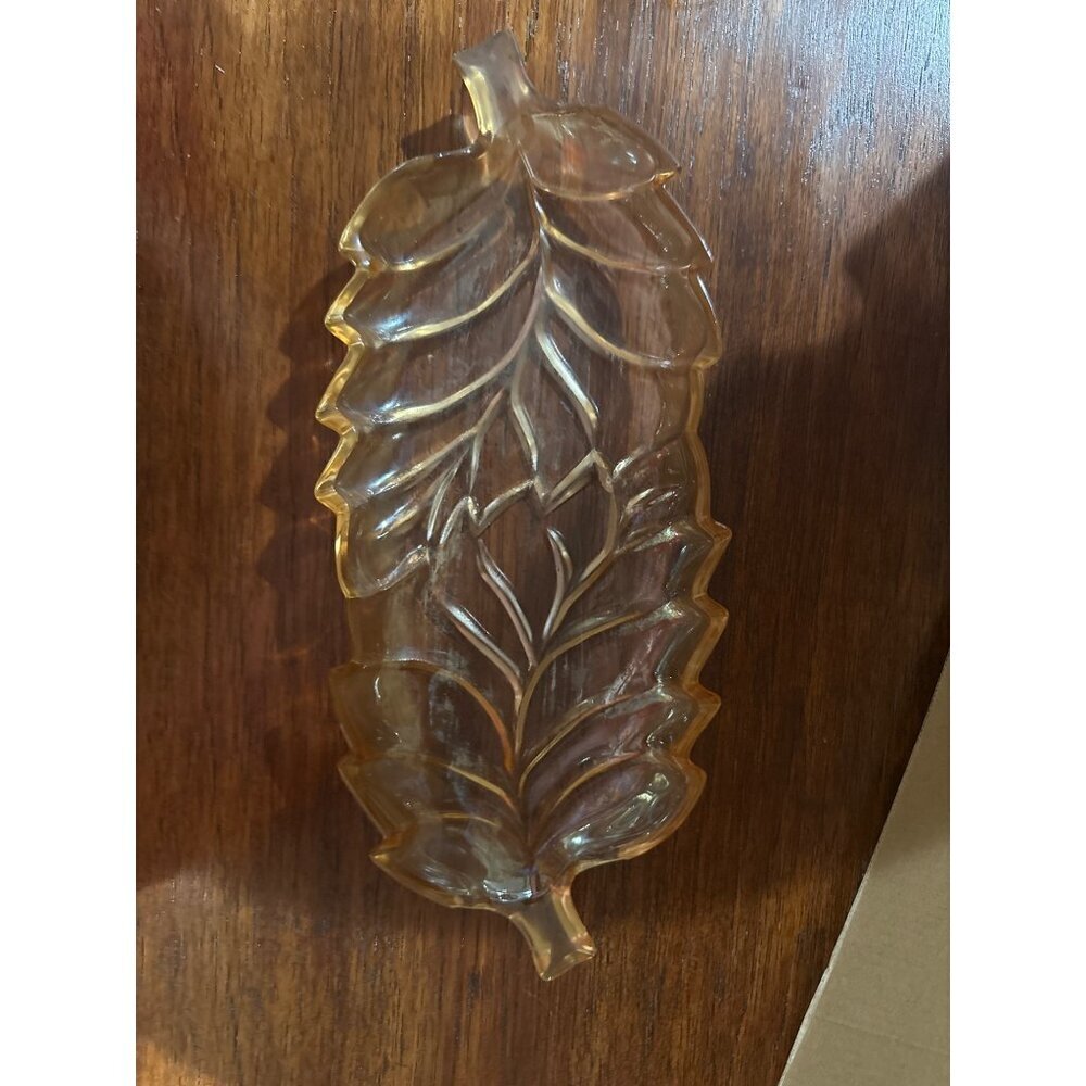 Vintage Leaf Pattern Marigold Indiana Glass Co Tray - Picture 5 of 6